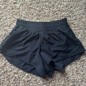 lululemon size 4, 2.5 inch high rise black hotty hot shorts